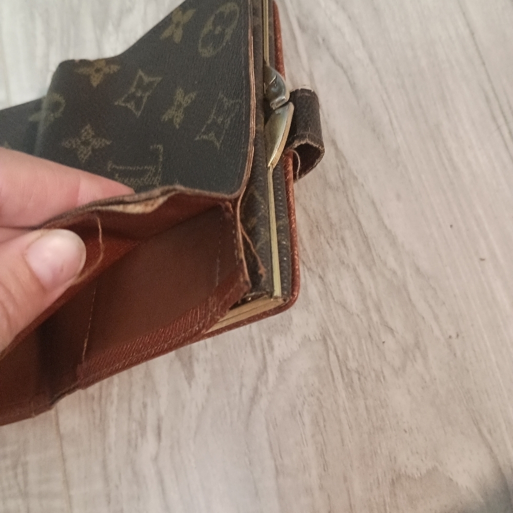 Authentic LOUIS VUITTON Vienois Wallet Kiss Lock Brown - Picture 14 of 16